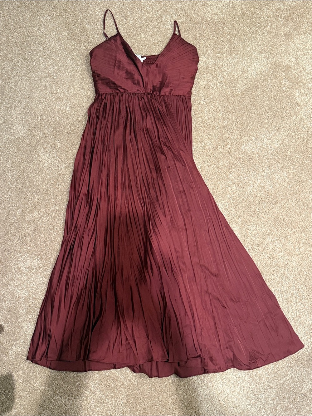 ASTR Spaghetti Strap Pleated Maxi Dress in Wine.  Size Small